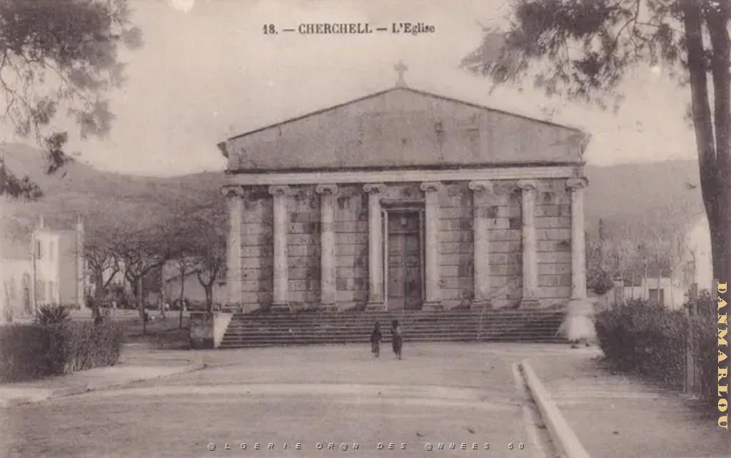 CHERCHELL EGLISE LE FRONTON  TRIANGULAIRE STYLE TEMPLE ROMAIN.jpg